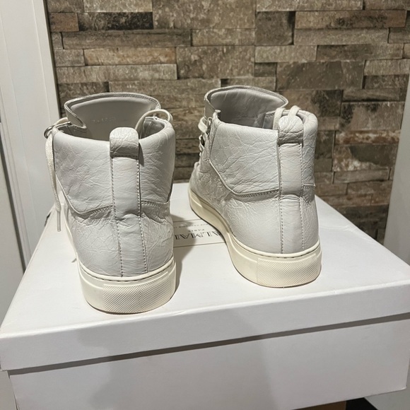Balenciaga - Picture 6 of 11